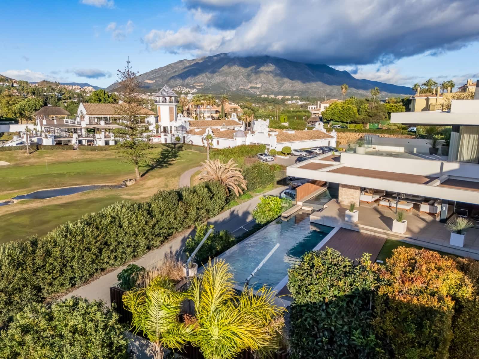 7 soverom Villa til salgs i Nueva Andalucia med svømmebasseng garasje - € 6 350 000 (Ref: 10078045)