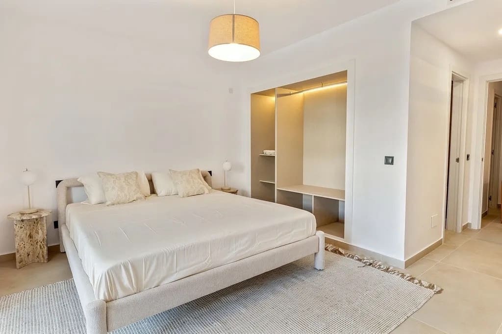 3 sypialnia Apartament na sprzedaż w Nueva Andalucia z basenem garażem - 639 000 € (Ref: 10078047)