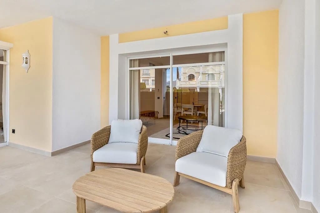 3 sypialnia Apartament na sprzedaż w Nueva Andalucia z basenem garażem - 639 000 € (Ref: 10078047)