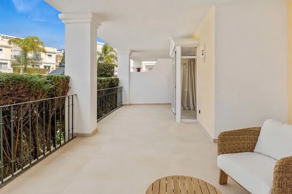 3 sypialnia Apartament na sprzedaż w Nueva Andalucia z basenem garażem - 639 000 € (Ref: 10078047)