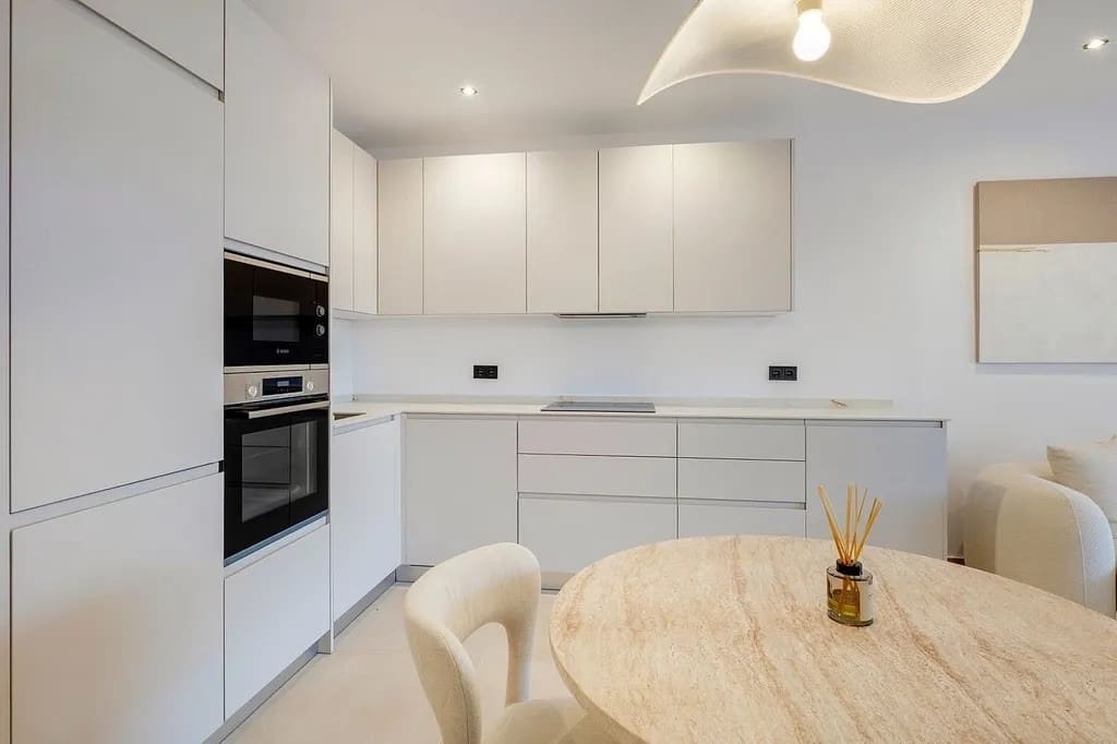 3 sypialnia Apartament na sprzedaż w Nueva Andalucia z basenem garażem - 639 000 € (Ref: 10078047)