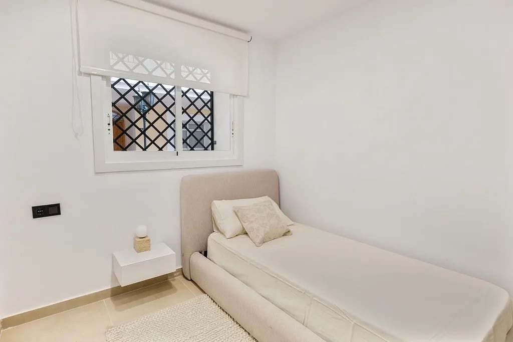 3 sypialnia Apartament na sprzedaż w Nueva Andalucia z basenem garażem - 639 000 € (Ref: 10078047)