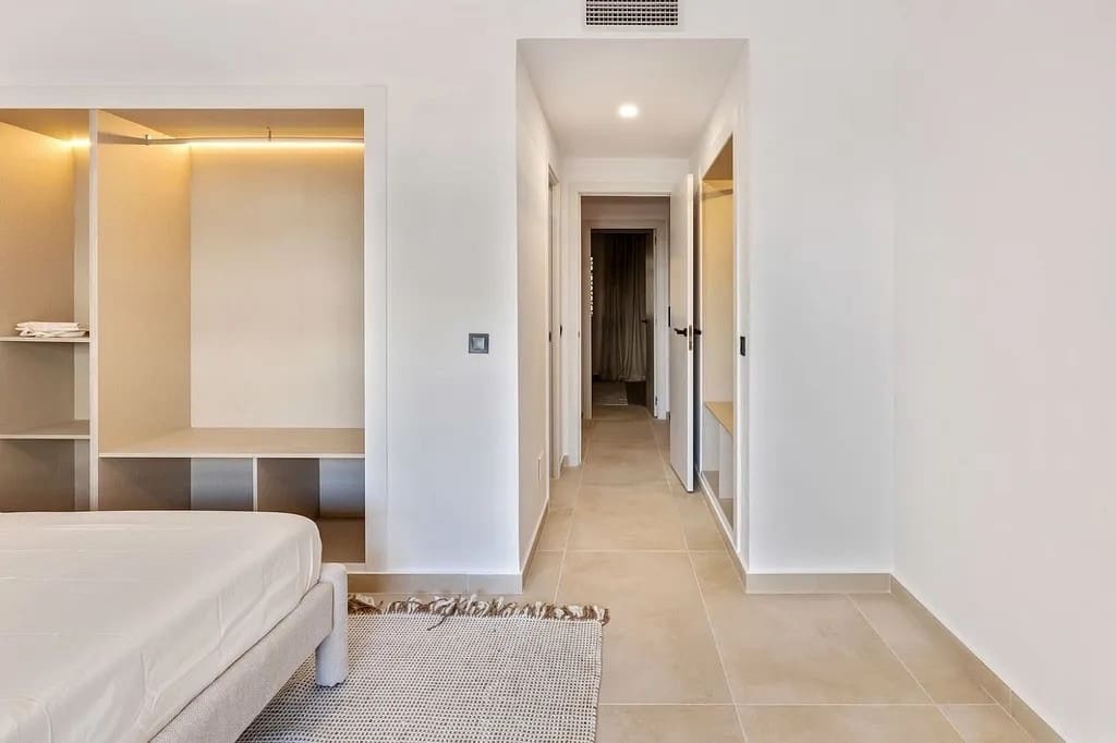 3 sypialnia Apartament na sprzedaż w Nueva Andalucia z basenem garażem - 639 000 € (Ref: 10078047)