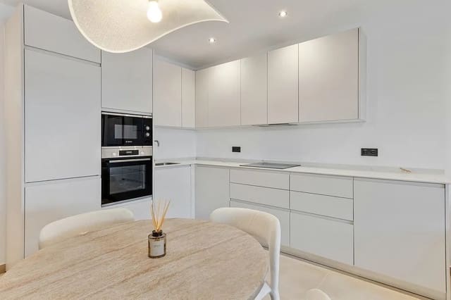 3 sypialnia Apartament na sprzedaż w Nueva Andalucia, Marbella z basenem garażem - 639 000 € (Ref: 10078047)