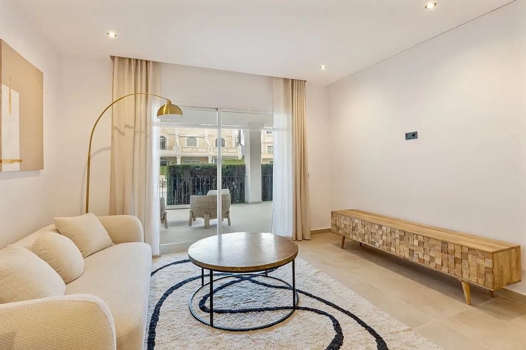 3 sypialnia Apartament na sprzedaż w Nueva Andalucia z basenem garażem - 639 000 € (Ref: 10078047)