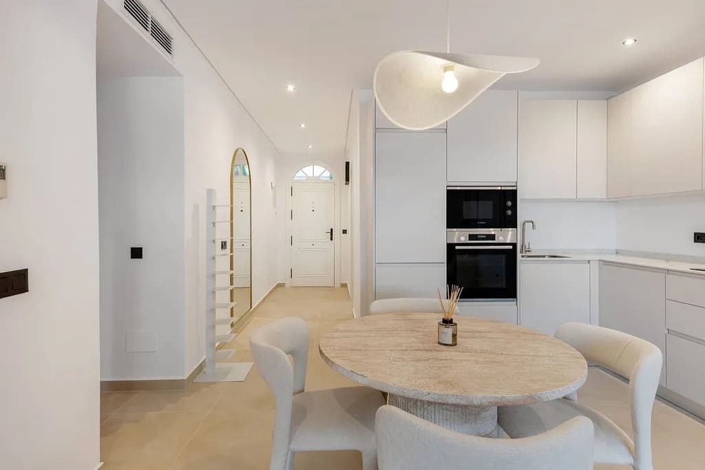 3 sypialnia Apartament na sprzedaż w Nueva Andalucia z basenem garażem - 639 000 € (Ref: 10078047)