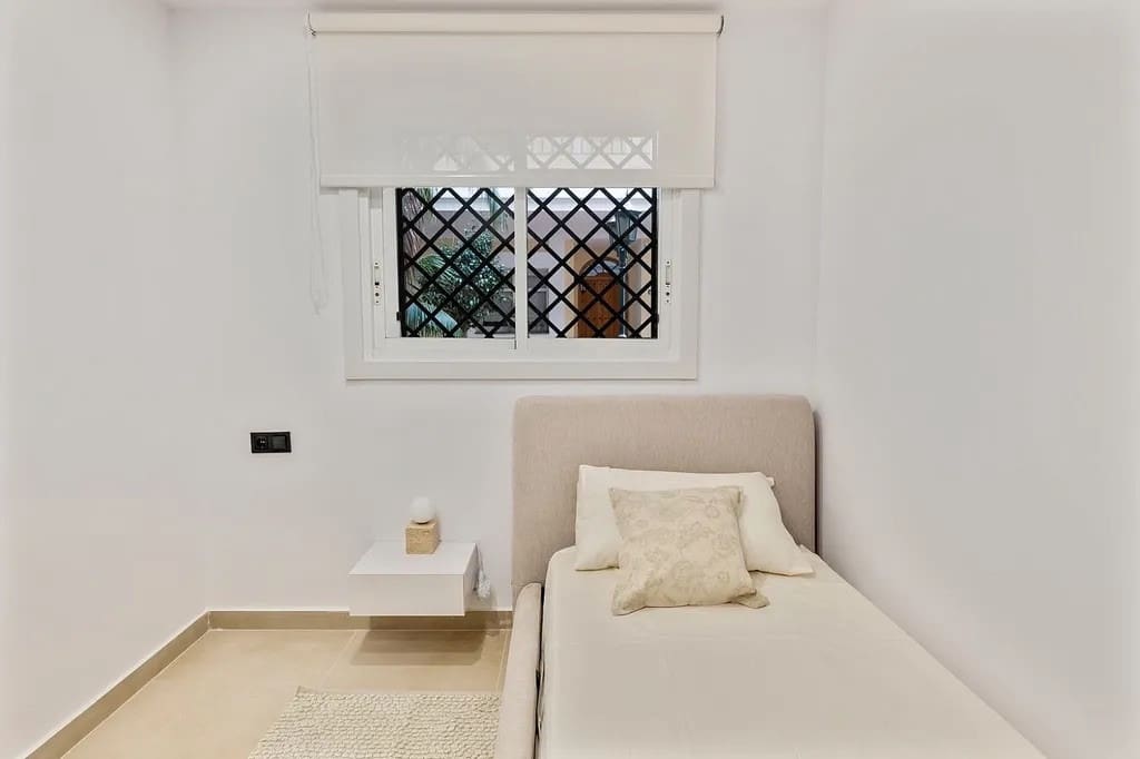 3 sypialnia Apartament na sprzedaż w Nueva Andalucia z basenem garażem - 639 000 € (Ref: 10078047)