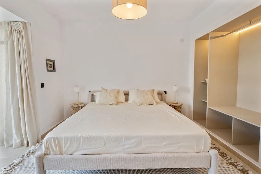 3 sypialnia Apartament na sprzedaż w Nueva Andalucia z basenem garażem - 639 000 € (Ref: 10078047)