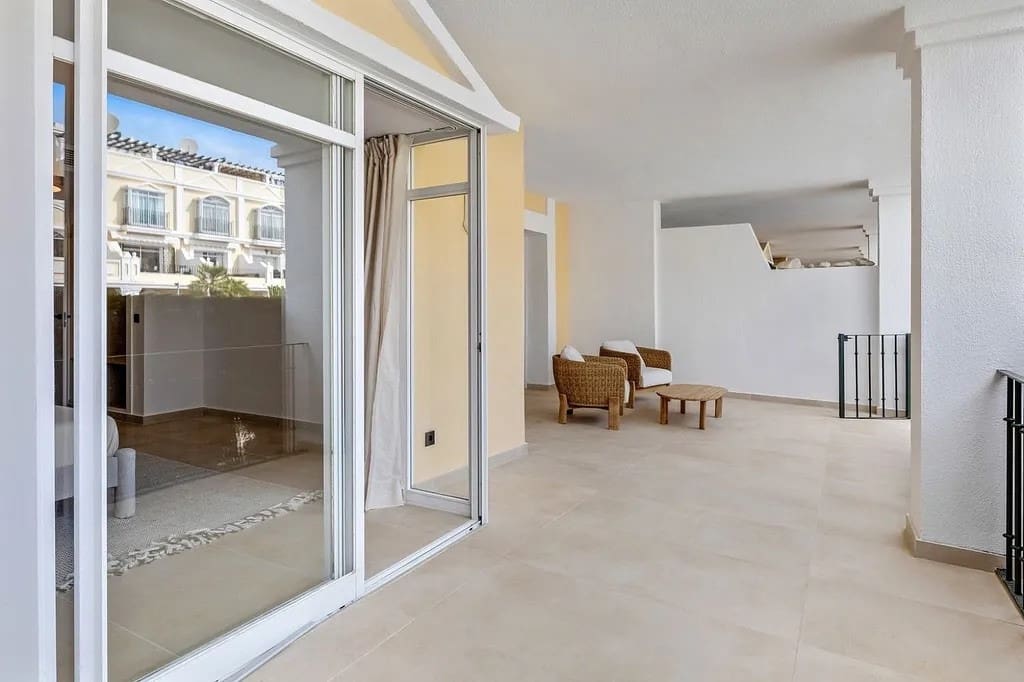 3 sypialnia Apartament na sprzedaż w Nueva Andalucia z basenem garażem - 639 000 € (Ref: 10078047)