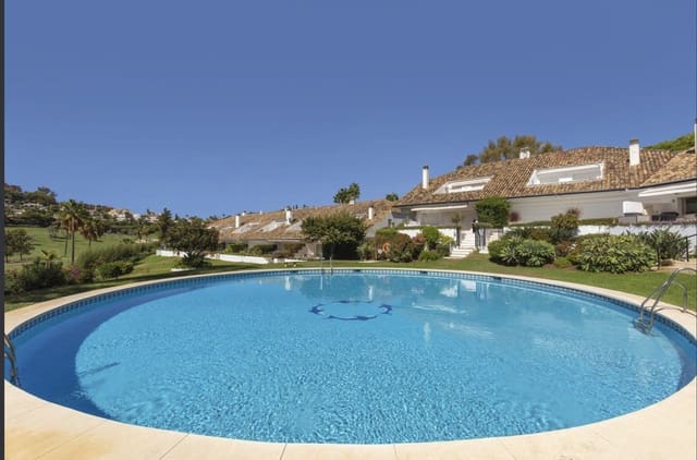 3 makuuhuone Omakotitalo myytävänä paikassa Nueva Andalucia, Marbella mukana uima-altaan 
autotalli - 2 450 000 € (Ref: 10078048)