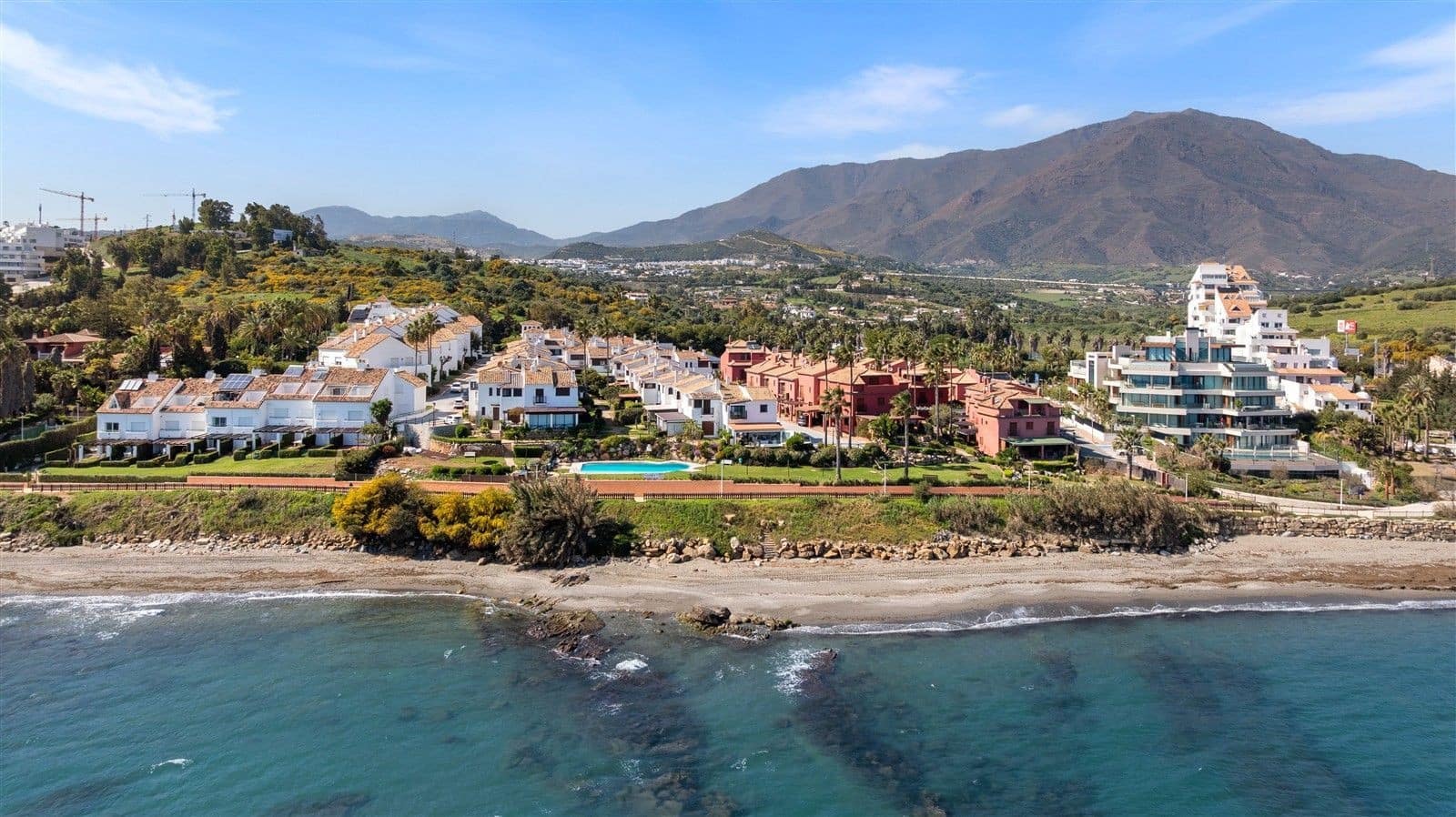 4 quarto Moradia Geminada para venda em Estepona com piscina garagem - 1 695 000 € (Ref: 10078049)