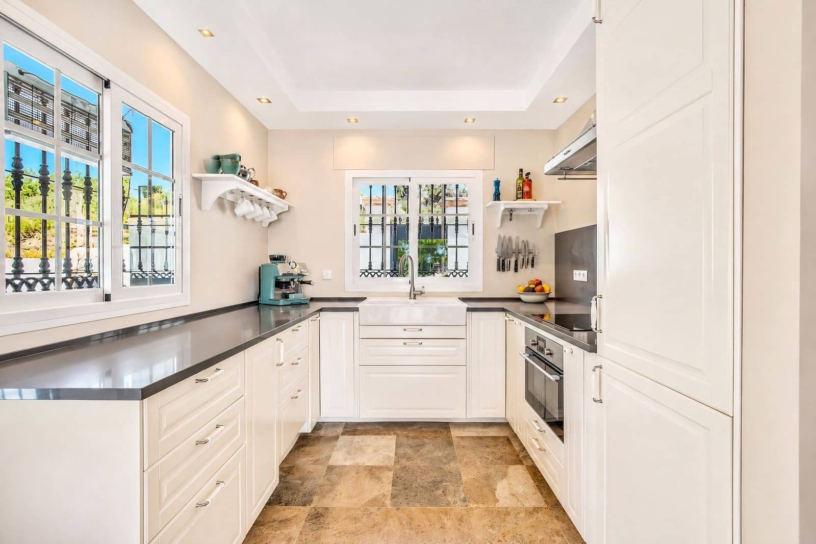 4 chambre Villa/Maison à vendre à Nueva Andalucia avec piscine garage - 1 500 000 € (Ref: 10078050)