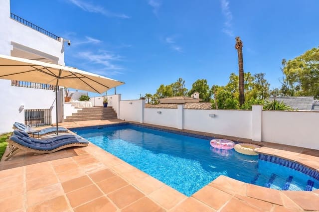 4 chambre Villa/Maison à vendre à Nueva Andalucia, Marbella avec piscine garage - 1 500 000 € (Ref: 10078050)