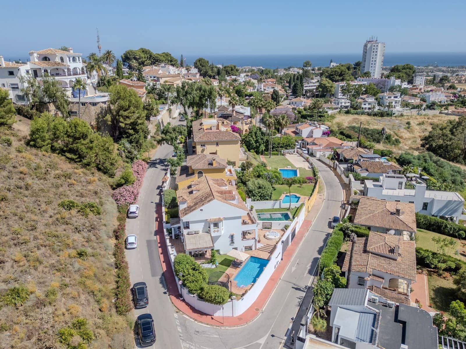 4 chambre Villa/Maison à vendre à Nueva Andalucia avec piscine garage - 1 500 000 € (Ref: 10078050)