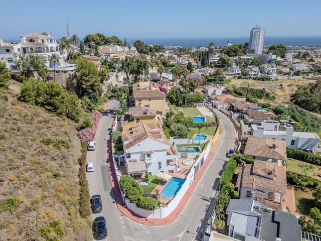 4 chambre Villa/Maison à vendre à Nueva Andalucia, Marbella avec piscine garage - 1 500 000 € (Ref: 10078050)