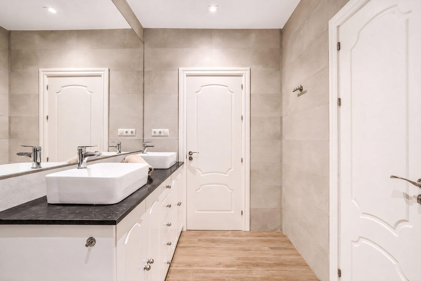 4 chambre Villa/Maison à vendre à Nueva Andalucia avec piscine garage - 1 500 000 € (Ref: 10078050)