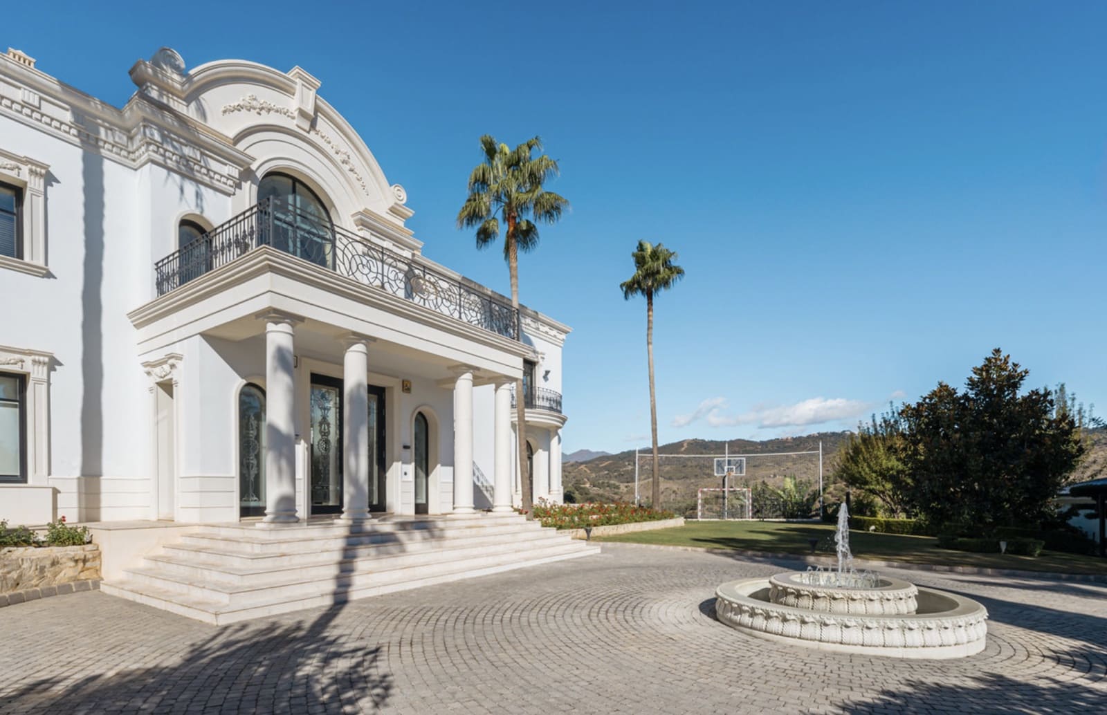 7 sypialnia Willa na sprzedaż w Marbella z basenem garażem - 9 500 000 € (Ref: 10080970)