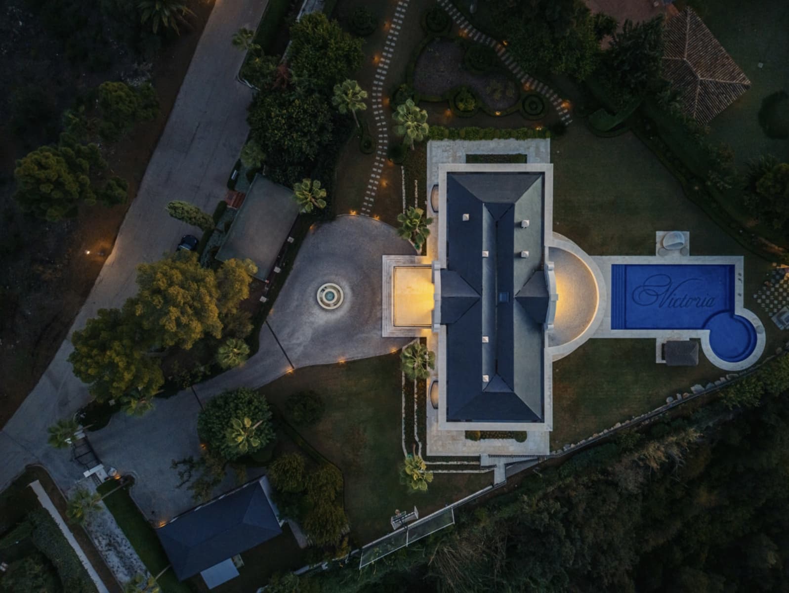 7 sypialnia Willa na sprzedaż w Marbella z basenem garażem - 9 500 000 € (Ref: 10080970)
