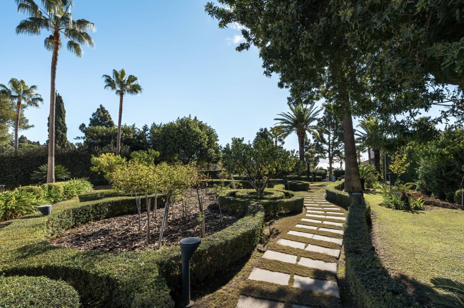 7 sypialnia Willa na sprzedaż w Marbella z basenem garażem - 9 500 000 € (Ref: 10080970)