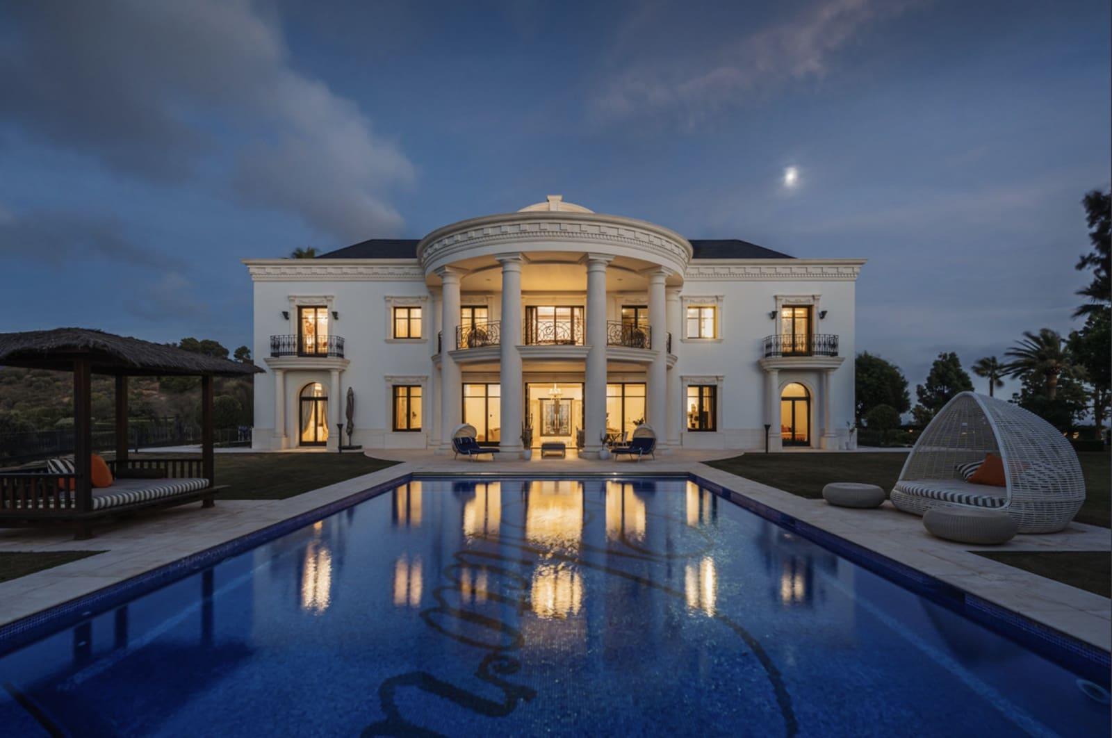 7 sypialnia Willa na sprzedaż w Marbella z basenem garażem - 9 500 000 € (Ref: 10080970)