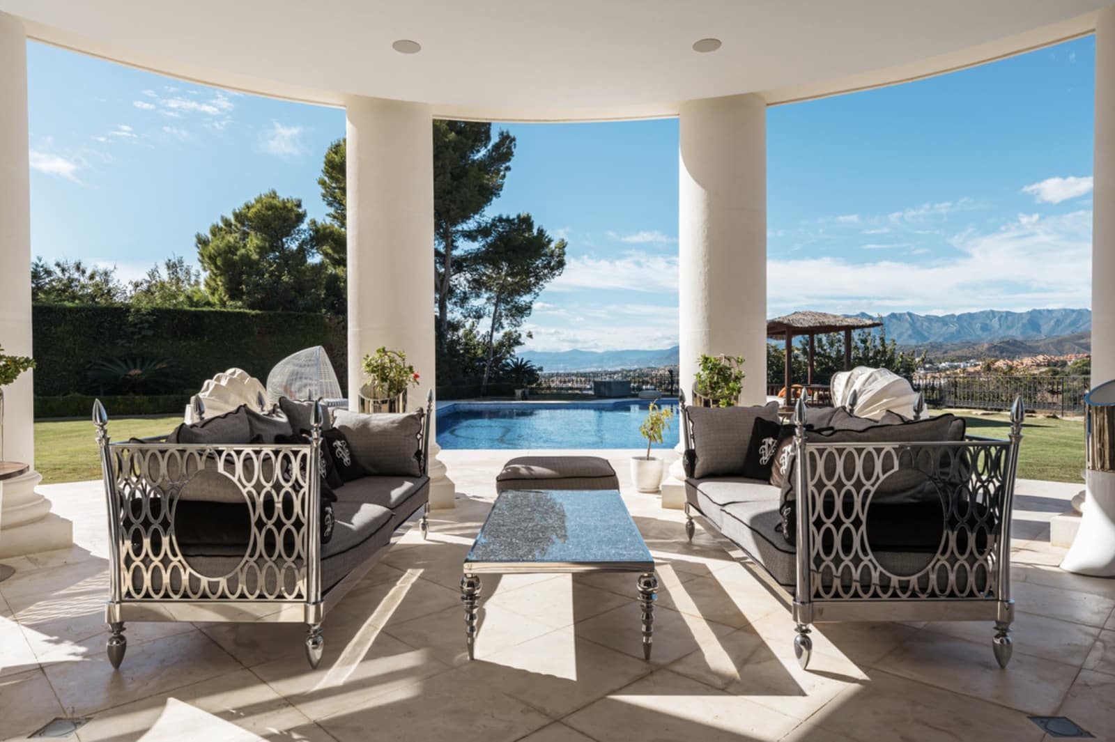 7 sypialnia Willa na sprzedaż w Marbella z basenem garażem - 9 500 000 € (Ref: 10080970)