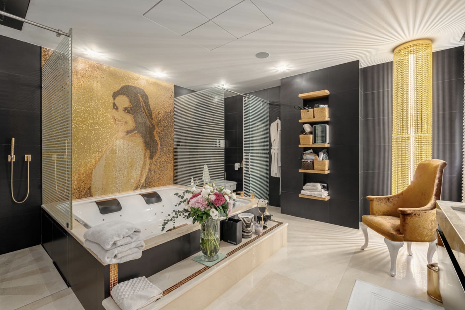 7 sypialnia Willa na sprzedaż w Marbella z basenem garażem - 9 500 000 € (Ref: 10080970)