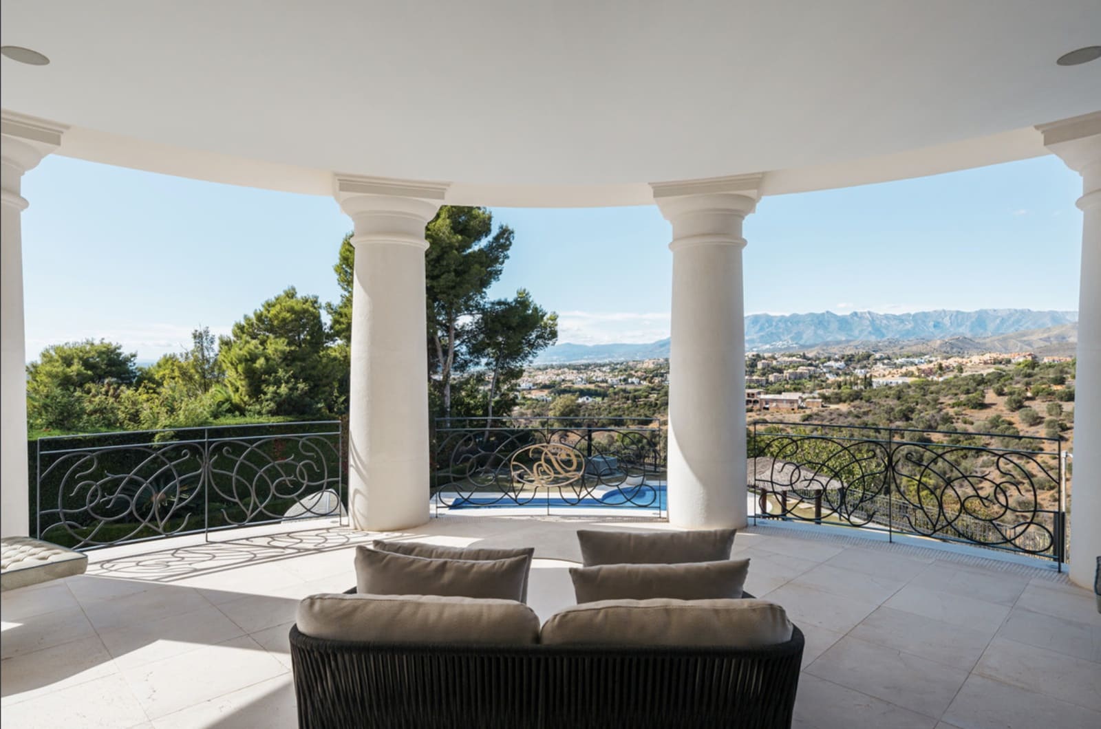 7 sypialnia Willa na sprzedaż w Marbella z basenem garażem - 9 500 000 € (Ref: 10080970)