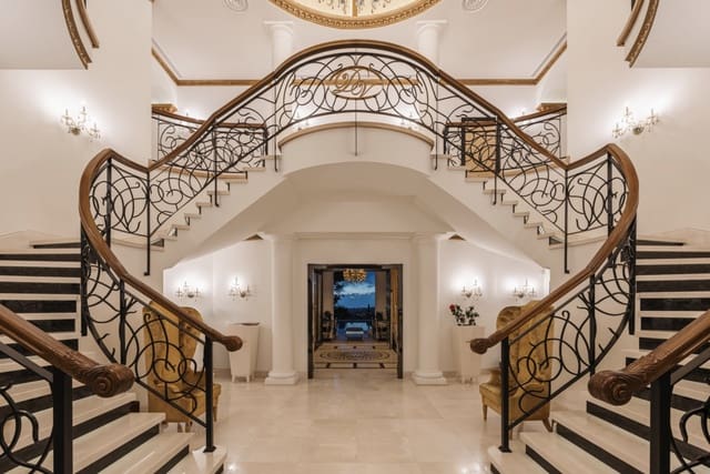 7 sypialnia Willa na sprzedaż w Marbella z basenem garażem - 9 500 000 € (Ref: 10080970)