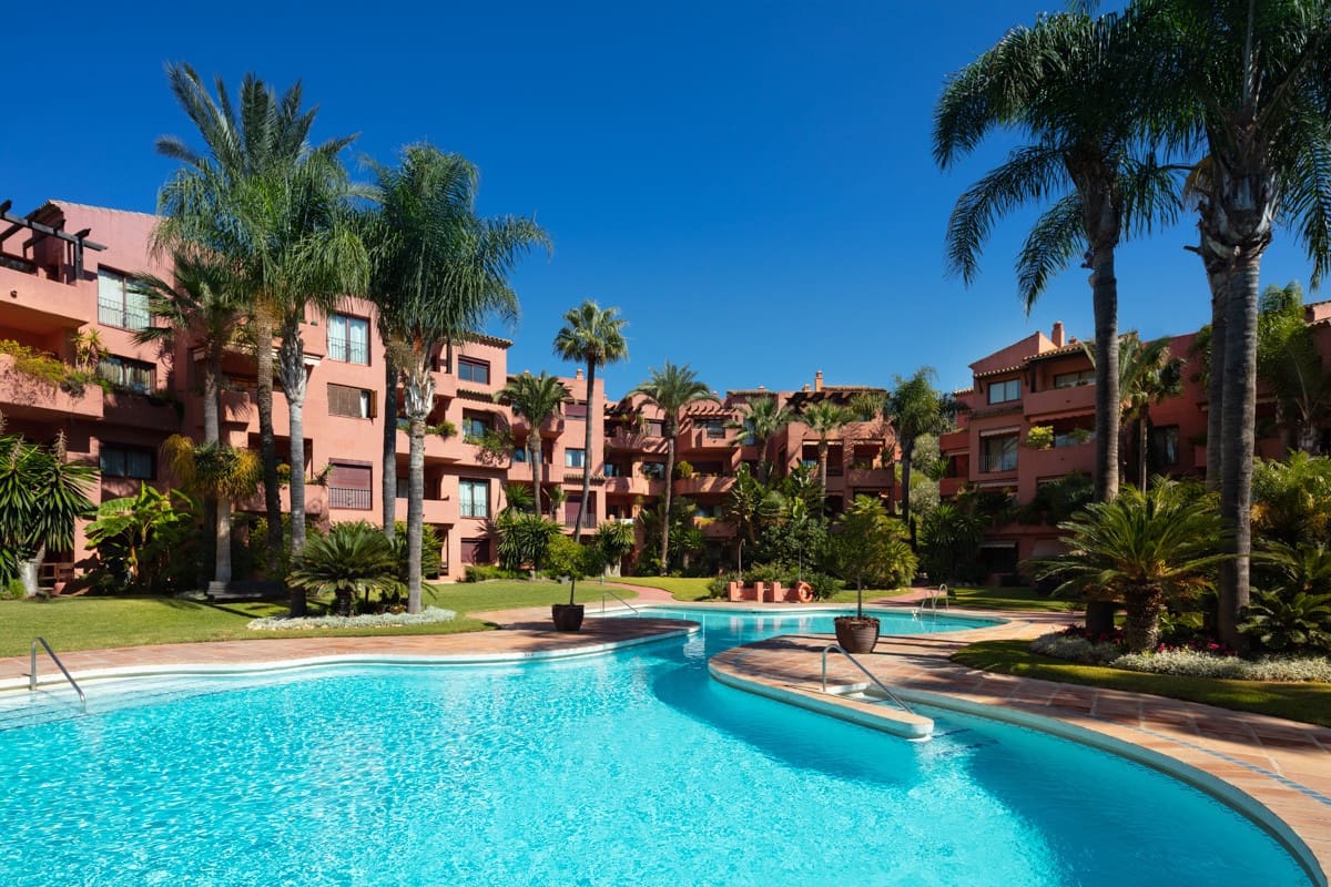 2 quarto Penthouse para venda em Marbella com piscina garagem - 750 000 € (Ref: 10080971)