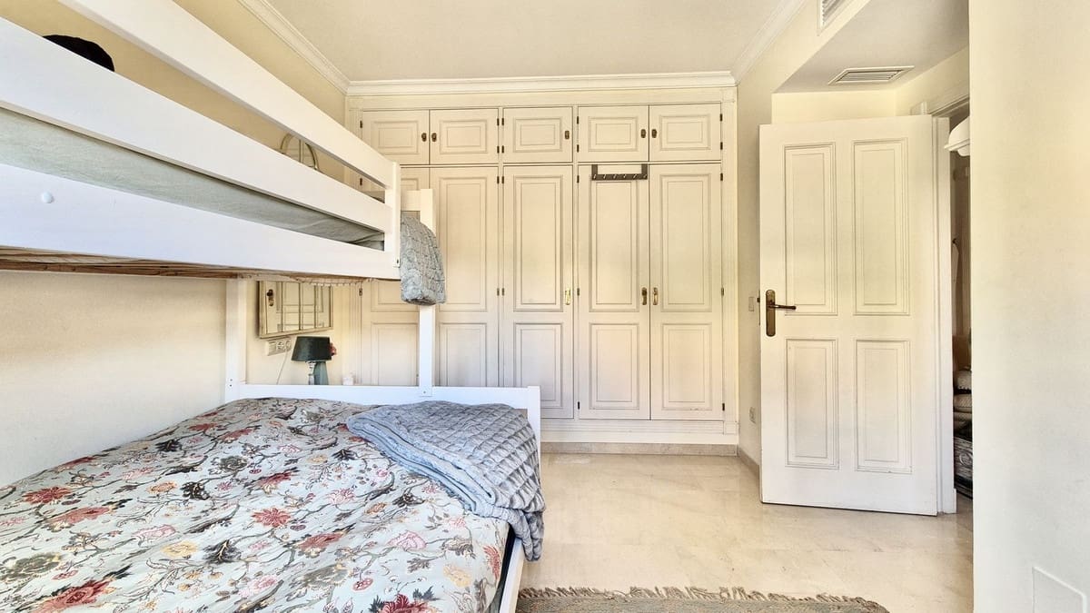 2 slaapkamer Appartement te koop in Nueva Andalucia met zwembad garage - € 695.000 (Ref: 10080972)