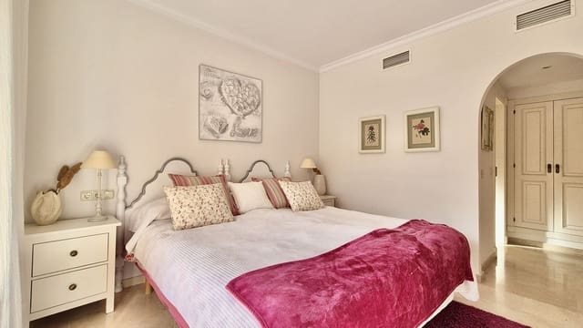 2 slaapkamer Appartement te koop in Nueva Andalucia, Marbella met zwembad garage - € 695.000 (Ref: 10080972)