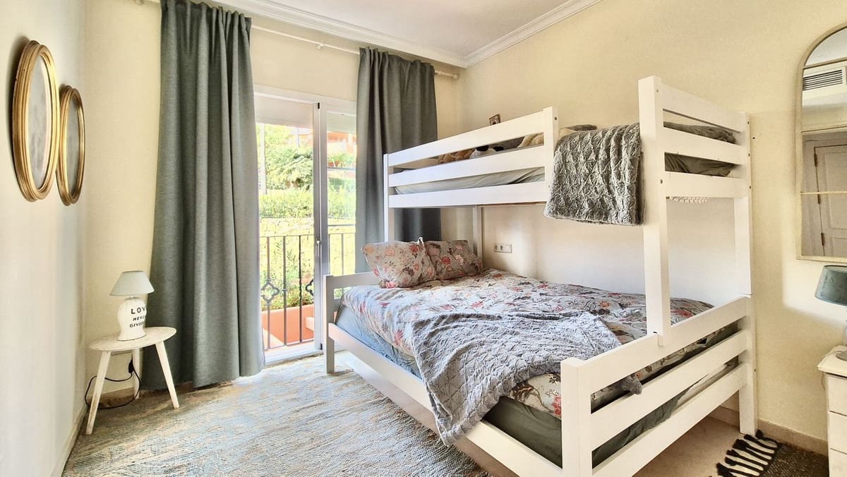 2 slaapkamer Appartement te koop in Nueva Andalucia met zwembad garage - € 695.000 (Ref: 10080972)