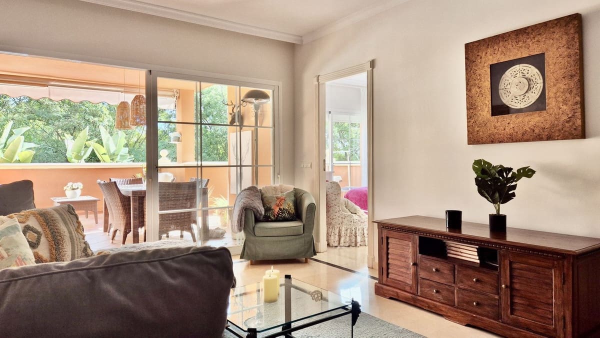2 slaapkamer Appartement te koop in Nueva Andalucia met zwembad garage - € 695.000 (Ref: 10080972)