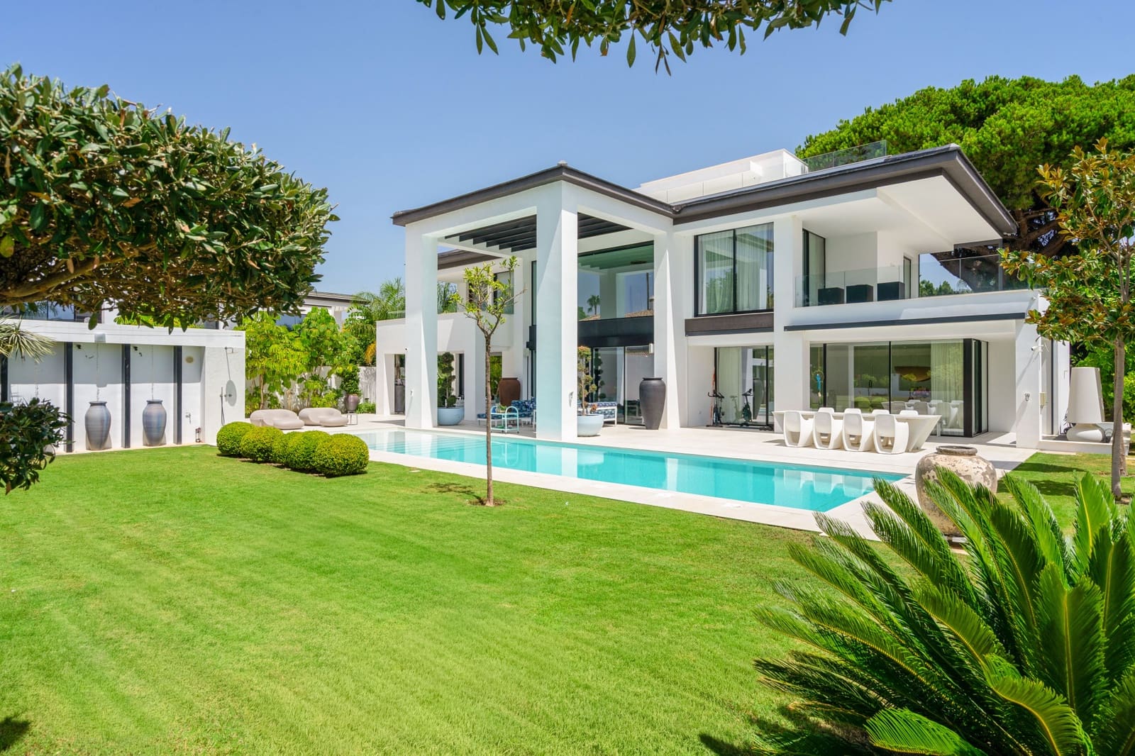 4 slaapkamer Villa te koop in San Pedro de Alcantara met zwembad garage - € 7.490.000 (Ref: 10085927)