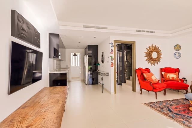 3 sypialnia Dom na sprzedaż w Marbella z basenem garażem - 1 415 000 € (Ref: 10089402)