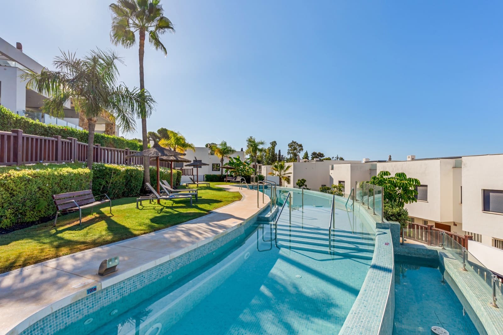 3 sypialnia Dom na sprzedaż w Marbella z basenem garażem - 1 415 000 € (Ref: 10089402)
