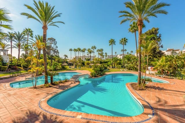 Casa de 3 habitaciones en Costalita, Estepona en venta con piscina garaje - 780.000 € (Ref: 10089404)