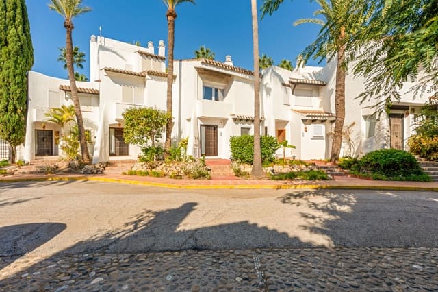 Casa de 3 habitaciones en Costalita, Estepona en venta con piscina garaje - 780.000 € (Ref: 10089404)
