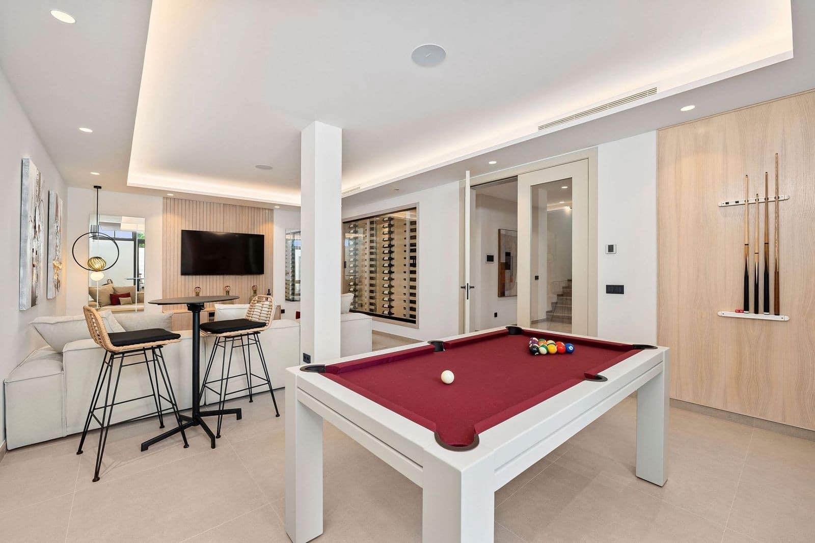 4 slaapkamer Villa te koop in Nueva Andalucia met zwembad - € 3.950.000 (Ref: 10089405)