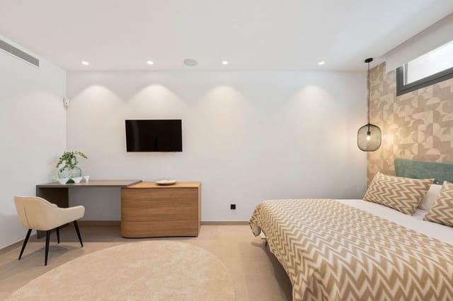 4 slaapkamer Villa te koop in Nueva Andalucia, Marbella met zwembad - € 3.950.000 (Ref: 10089405)