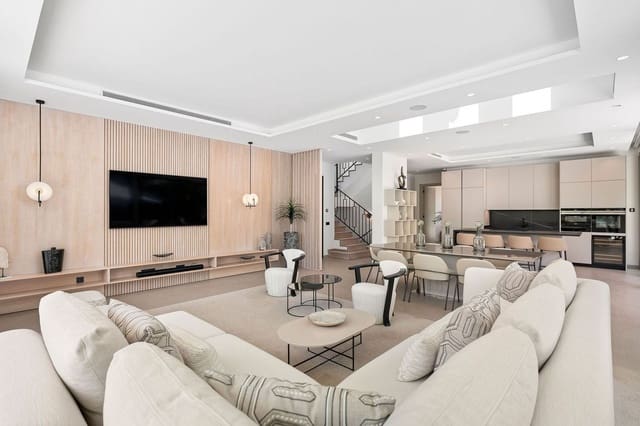 4 slaapkamer Villa te koop in Nueva Andalucia, Marbella met zwembad - € 3.950.000 (Ref: 10089405)