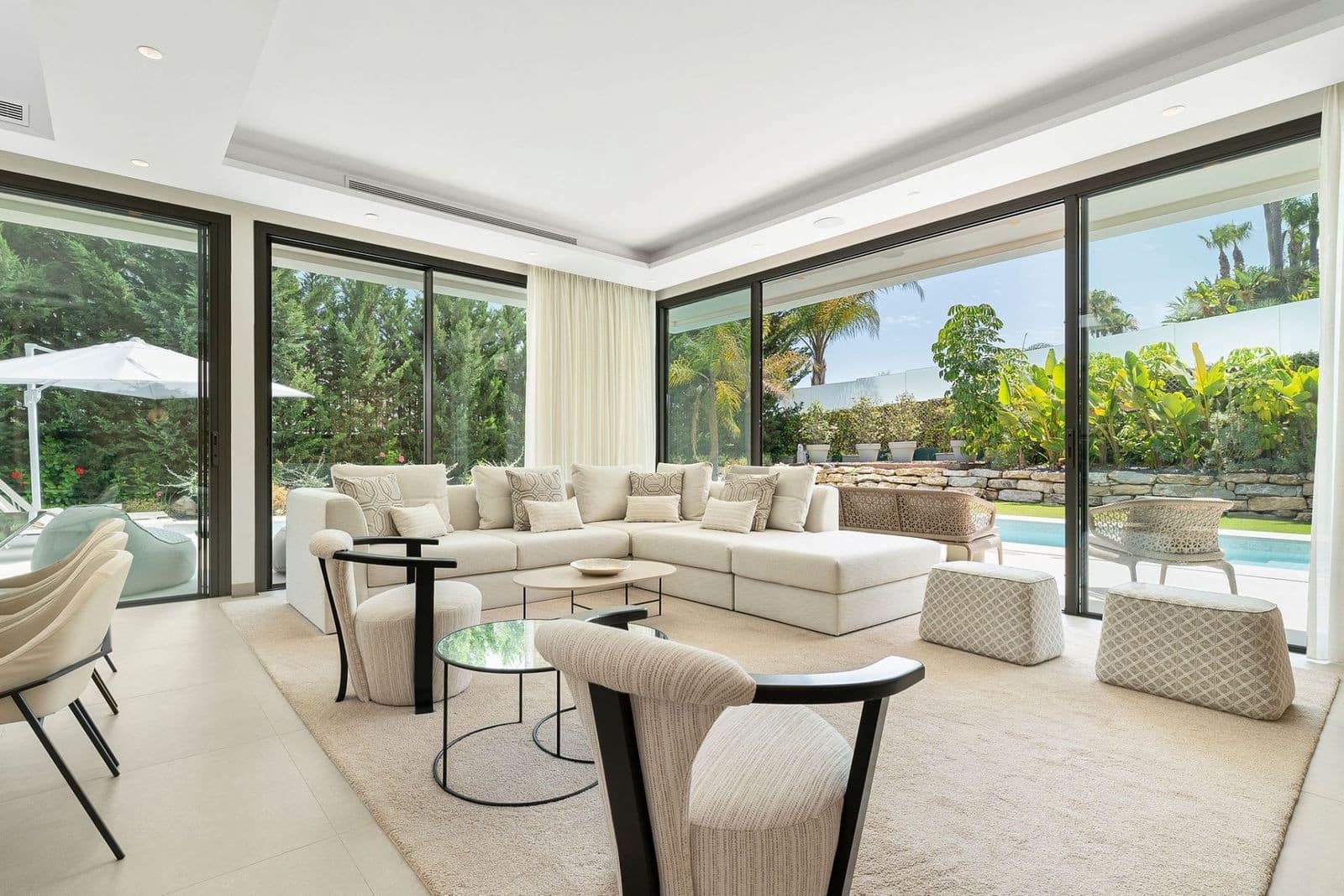 4 slaapkamer Villa te koop in Nueva Andalucia met zwembad - € 3.950.000 (Ref: 10089405)
