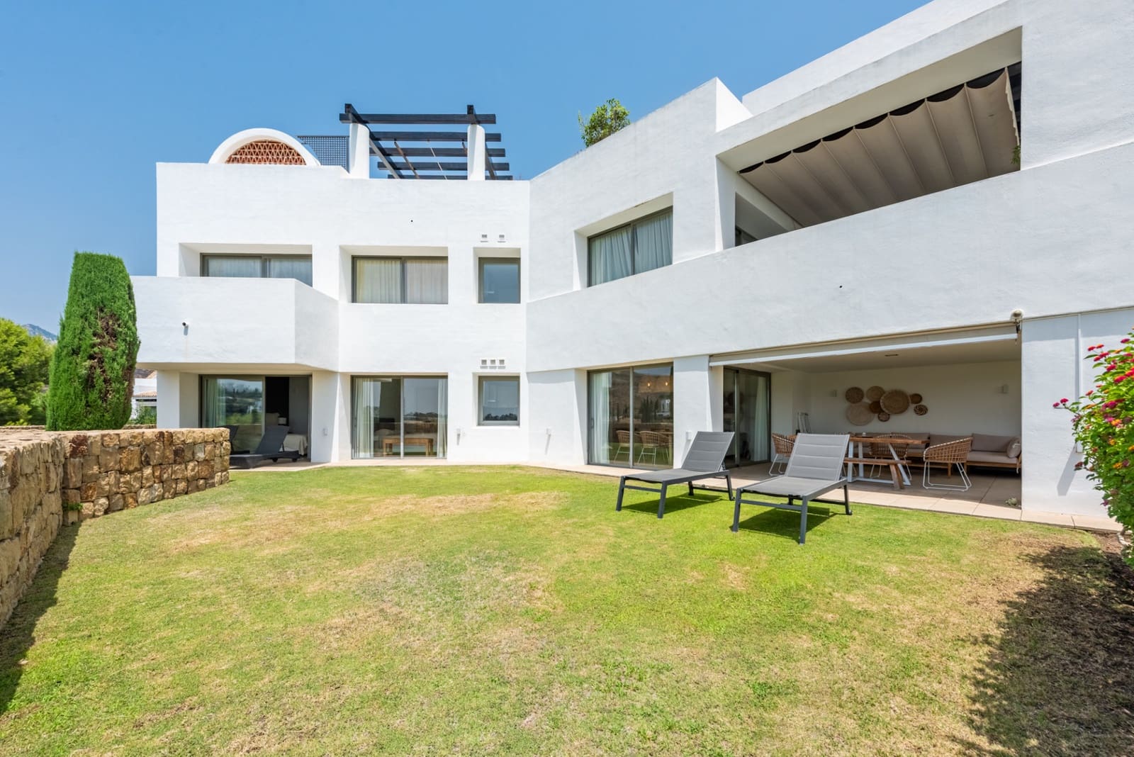 2 soveværelse Lejlighed til salg i Los Flamingos med swimmingpool garage - € 675.000 (Ref: 10089407)