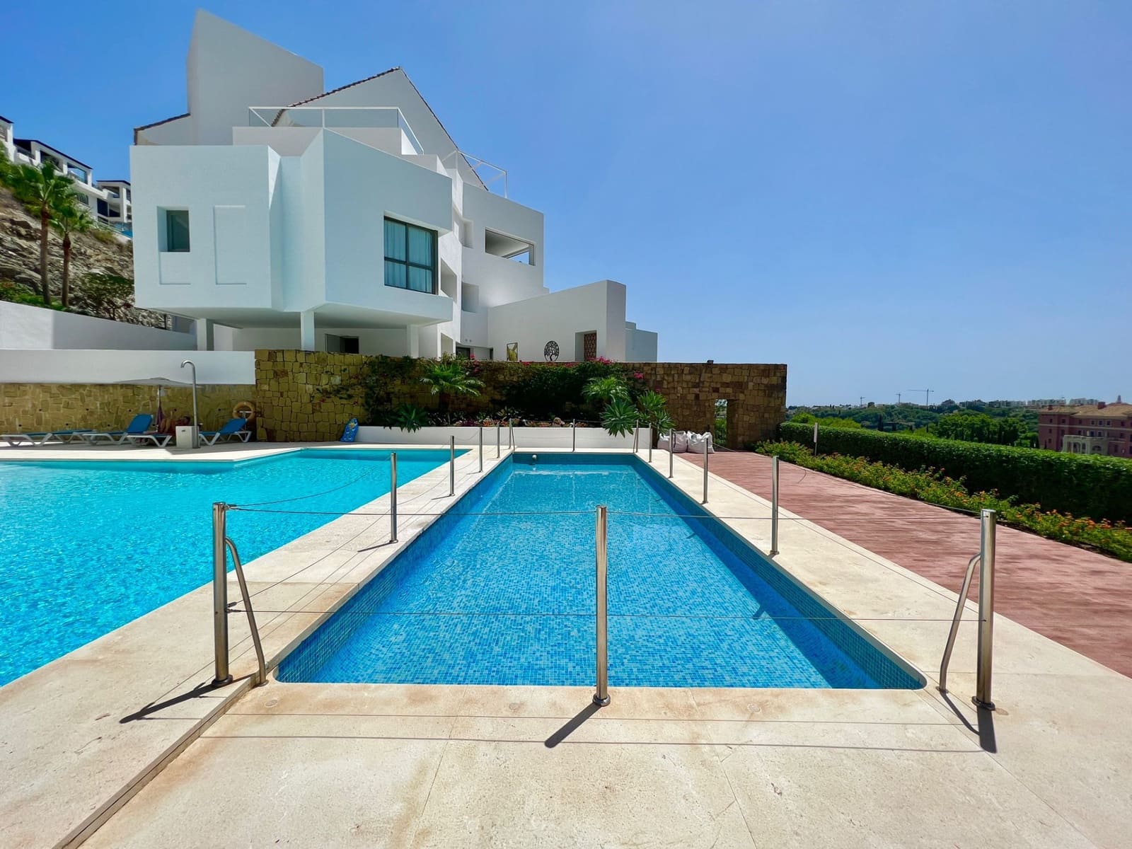 2 soveværelse Lejlighed til salg i Los Flamingos med swimmingpool garage - € 675.000 (Ref: 10089407)
