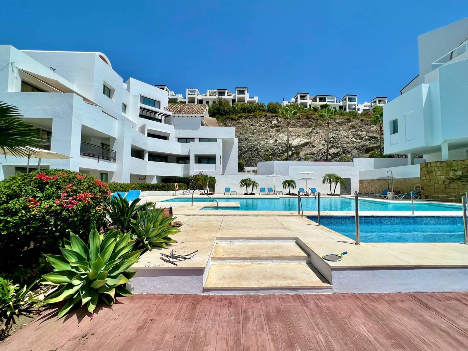 2 soveværelse Lejlighed til salg i Los Flamingos med swimmingpool garage - € 675.000 (Ref: 10089407)