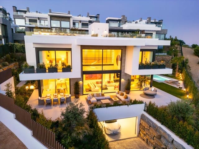 6 bedroom Villa for sale in Río Real, Marbella with pool garage - € 4,950,000 (Ref: 10091148)