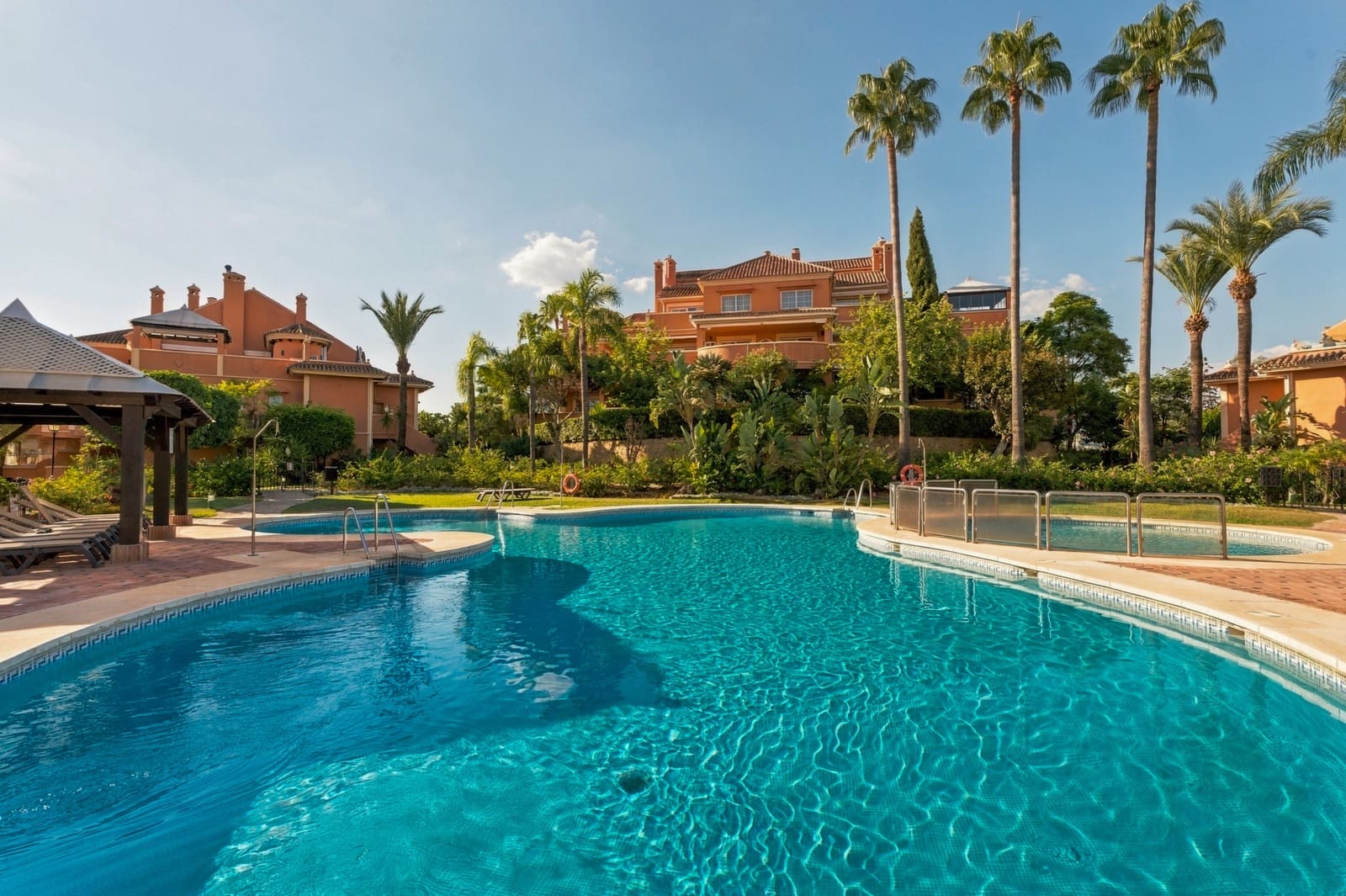 3 soverom Penthouse til salgs i Marbella med svømmebasseng garasje - € 1 497 000 (Ref: 10091155)