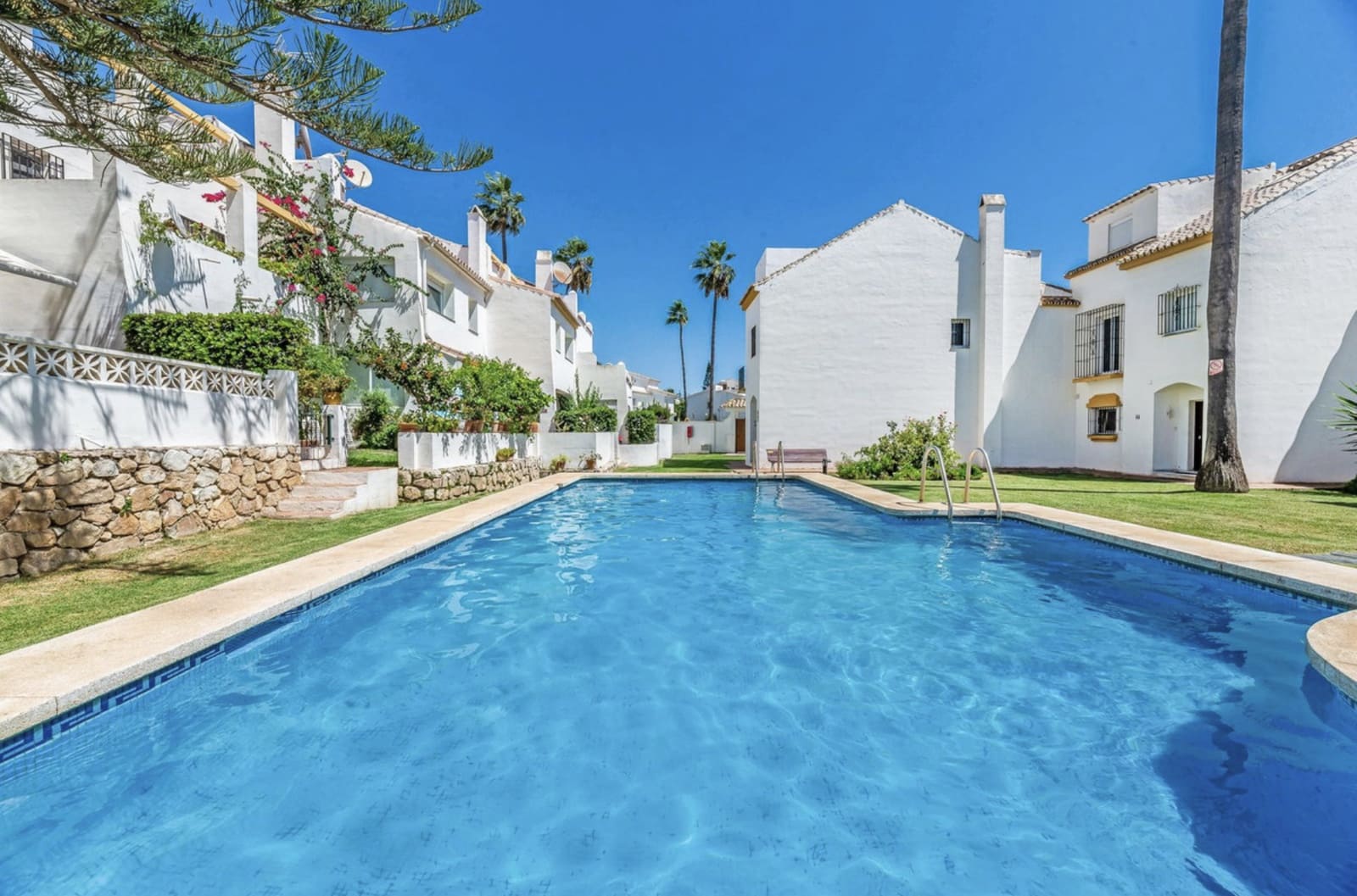 Casa de 4 habitaciones en Marbella en venta con piscina garaje - 1.750.000 € (Ref: 10094374)