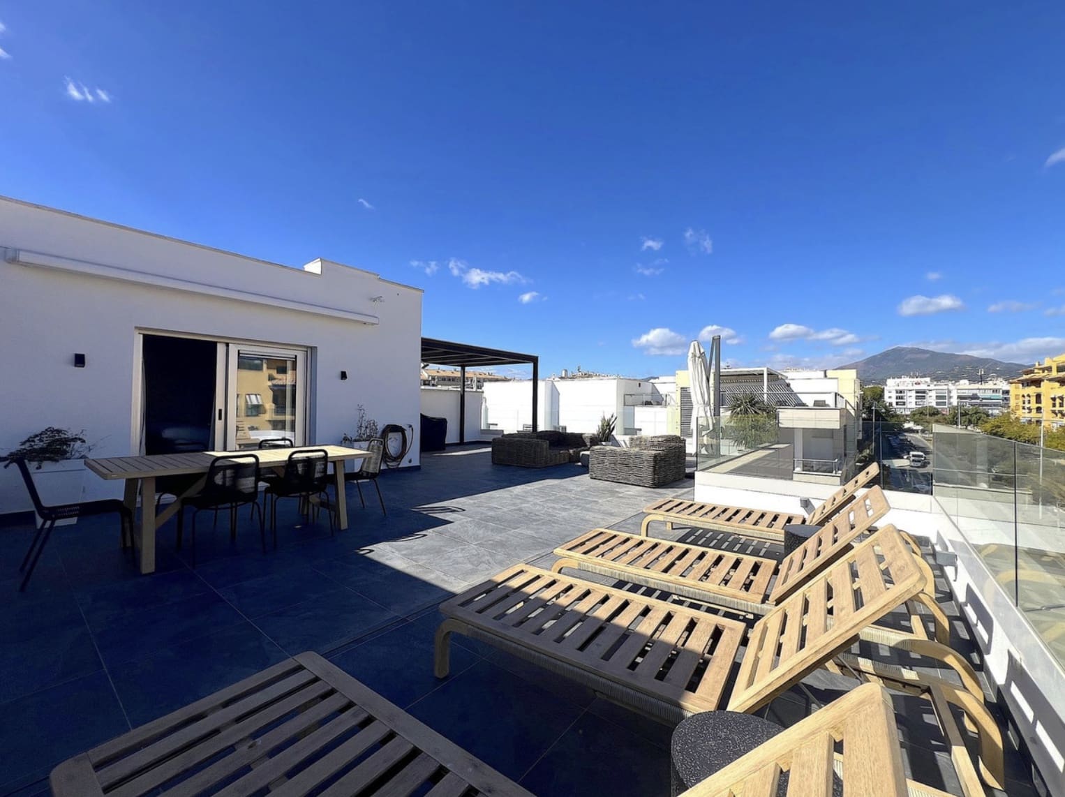 3 soveværelse Penthouse til salg i San Pedro de Alcantara med swimmingpool garage - € 900.000 (Ref: 10094382)