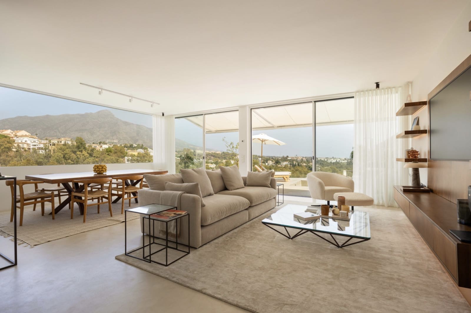 Apartamento de 3 habitaciones en Nueva Andalucia en venta con piscina garaje - 1.500.000 € (Ref: 10098184)